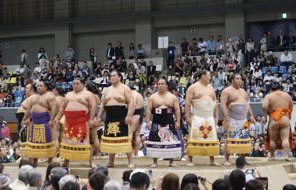 大相撲金沢場所19 大相撲初観戦 炎鵬 遠藤 輝の郷土力士に黄色い声援 朝乃山も観れて大満足 富山やちゃ 大相撲金沢場所19 大相撲初観戦 炎鵬 遠藤 輝の郷土力士に黄色い声援 朝乃山も観れて大満足 富山やちゃ