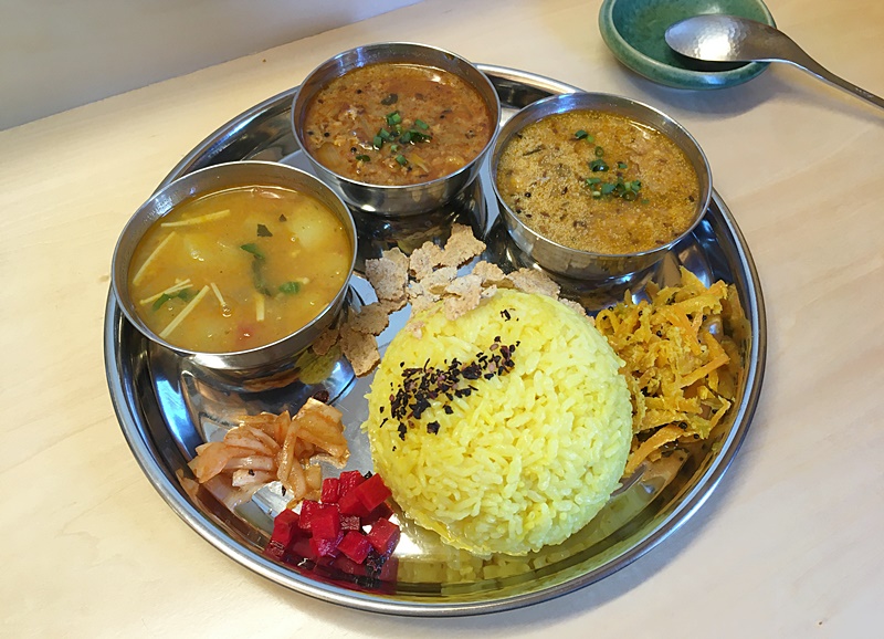 谷中草庵 富山 本格的スパイスカレーが美味しい ミシュラン掲載の人気の隠れ家的なお店 富山やちゃ